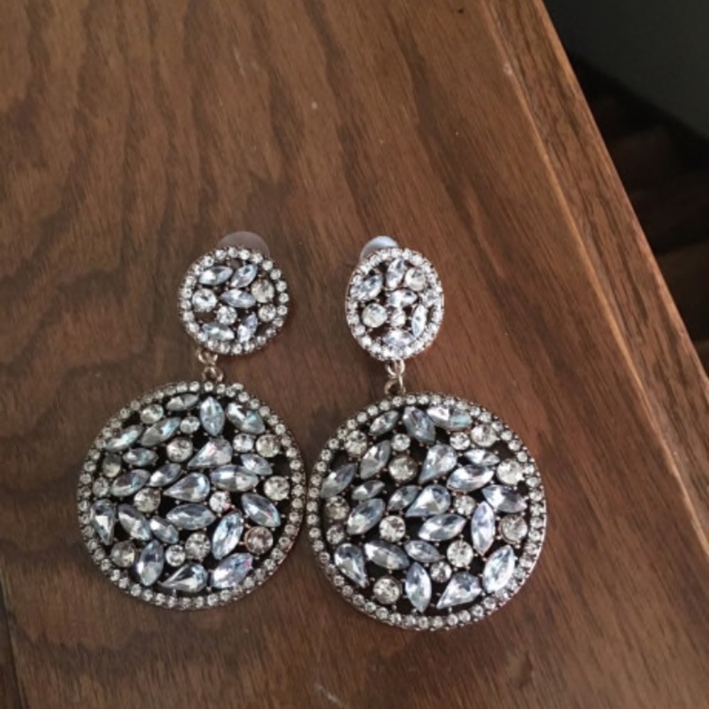 NWOT Beautiful rhinestone round statement earrings